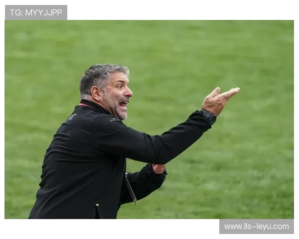 齐沃新闻发布会对答沉稳，菜鸟教练展露大将之风