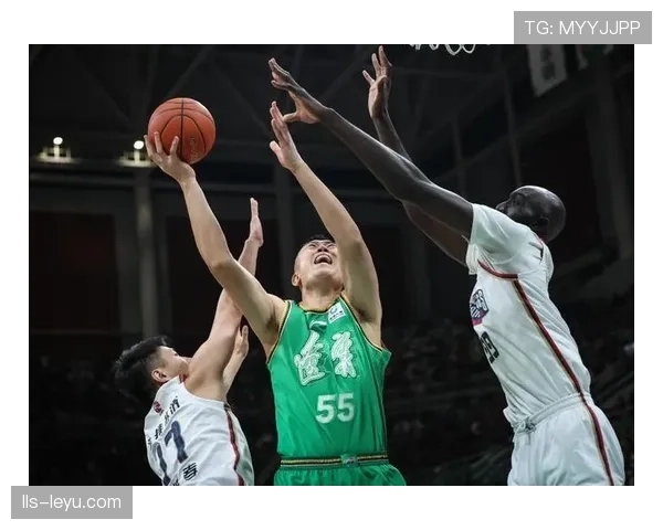 报道:季后赛期间CBA首次提供多机位“战术视角”付费流,用户增长超预期