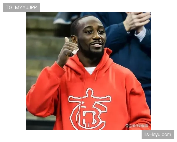 特写：传奇裁判克劳福德退役执法最后一战，全场起立鼓掌致敬